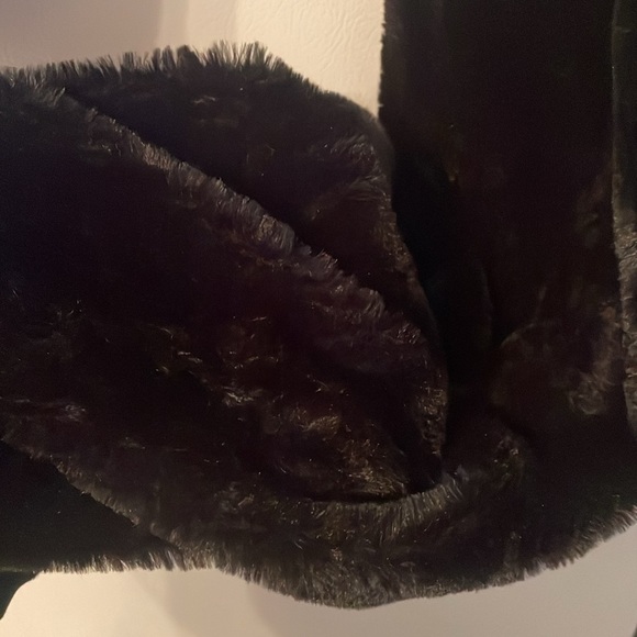 West Loop Women's Faux Fur Black Infinity Scarf Neck Warmer - Picture 2 of 3